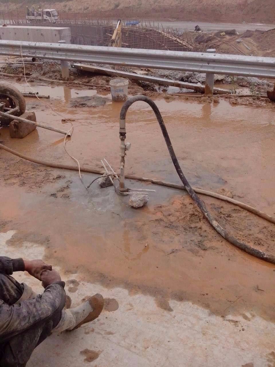 天峨路基压密注浆